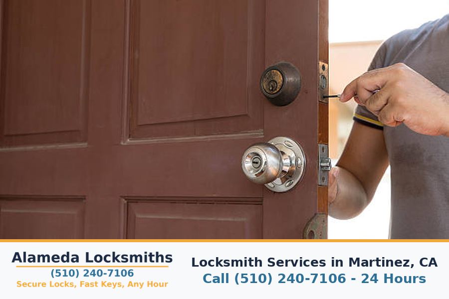 Alameda Locksmiths technician providing mobile locksmith service in Martinez, CA
